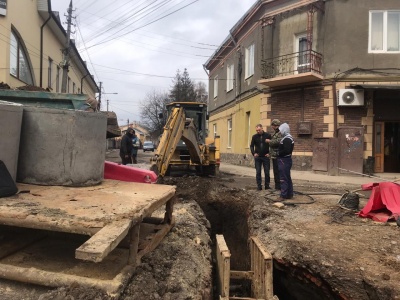 У Чернівцях відновили ремонт на вулиці Кармелюка – фото