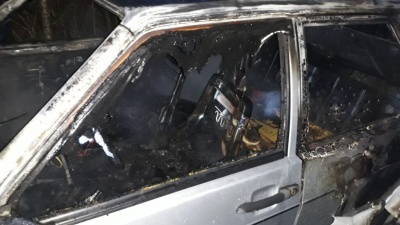 У Чернівецькій області спалахнув вогонь в легковику, водія госпіталізували з опіками
