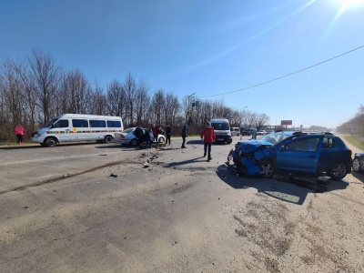 Зіткнення автомобілів на Буковині: постраждала дитина