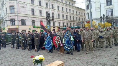 Чернівці прощаються з загиблим бійцем Олексієм Мамчієм – фото