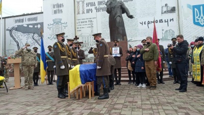 Чернівці прощаються з загиблим бійцем Олексієм Мамчієм – фото