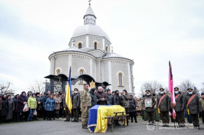 Буковина попрощалась із загиблим 24-річним бійцем Ярославом Карлійчуком – фото