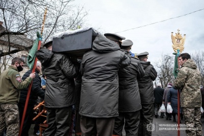 Буковина попрощалась із загиблим 24-річним бійцем Ярославом Карлійчуком – фото