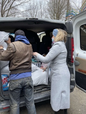 «Бачили б ви їхні щасливі очі»: в дитсадках Чернівців зібрали речі для дітей з будинку-інтернату – фото