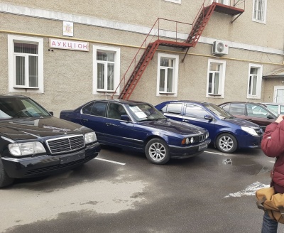 Ратуша оголосила розпродаж автівок: машину мера Чернівців віддадуть за 102 тис грн