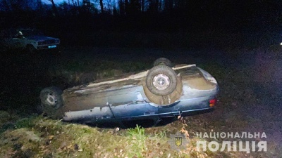 ДТП із потерпілими на Буковині: п'яний водій на автівці перекинувся в кювет