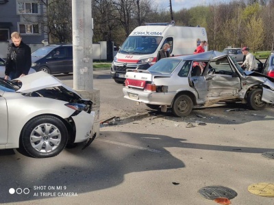 У Чернівцях через потрійну ДТП на вулиці Воробкевича ускладнено проїзд