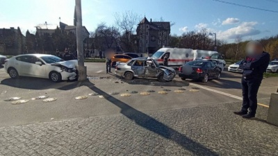 Перехід у «жовту» зону та підозрілий предмет у центрі Чернівців. Головні новини минулої доби