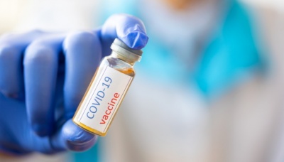 Скільки часу може захищати COVID-вакцина: відповідь імунолога