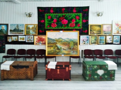 У селі на Буковині місцеві мешканці організували творчу виставку - фото