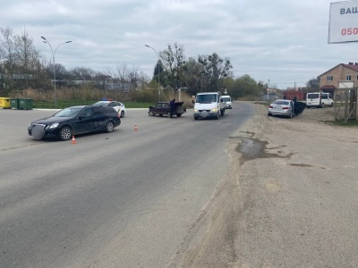 Потрійна ДТП у Чернівцях: травмувалися двоє дітей