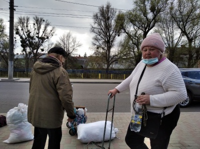 «Як ми без нього виживемо?!»: репортаж із «блошиного» ринку у Чернівцях - фото