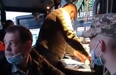 Скандал в автобусі «Київ-Чернівці»: людей з купленими у касах квитками залишили просто на вокзалі – відео
