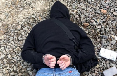 Стрілянина в Чернівцях: молодик поранив хлопця і втік на «Мерседесі» – фото