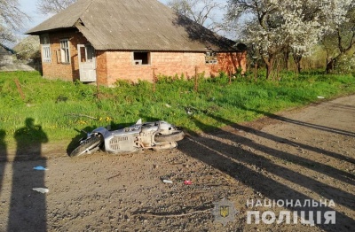 З’їхав на скутері у кювет: на Буковині у ДТП травмувався 23-річний водій