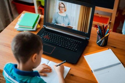 Стало відомо, скільки гаджетів придбають для українських вчителів