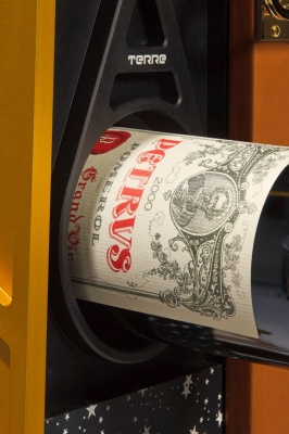 Пляшку вина Petrus, що пробула в космосі понад рік, продадуть на аукціоні