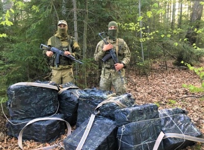 На кордоні знову стріляли: буковинські прикордонники зупинили контрабанду цигарок