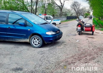 ДТП на Буковині: внаслідок зіткнення легковика і мотоцикла постраждали двоє пенсіонерів