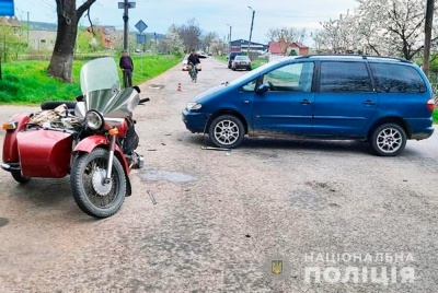 ДТП на Буковині: внаслідок зіткнення легковика і мотоцикла постраждали двоє пенсіонерів