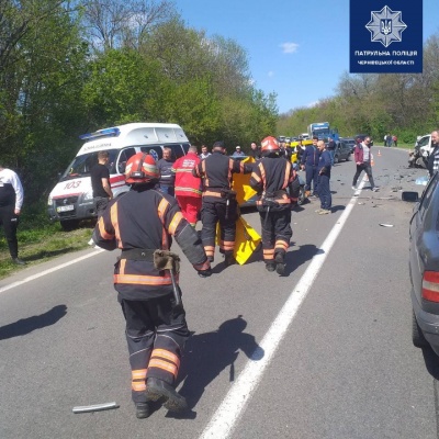 Моторошна ДТП під Чернівцями: у Динівцях масштабні автомобільні затори