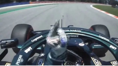 На гонках «Формули-1» канадський пілот показав російському середній палець - відео 