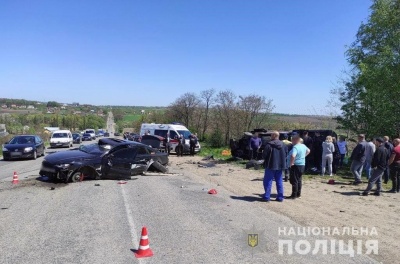 Сквер замість хащів та конкурс на головного освітянина області. Головні новини минулої доби 