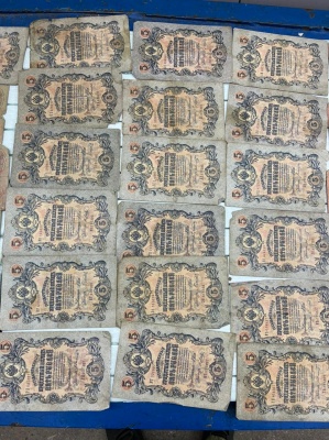 Хотіли вивезти сторічний золотий браслет та старовинні банкноти: прикордонники Буковини вилучили цінну колекцію