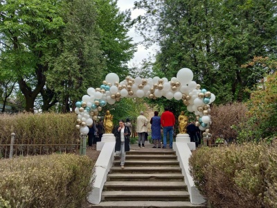 У Чернівцях відкрили пам'ятник з нагоди 50-річчя факультету ЧНУ