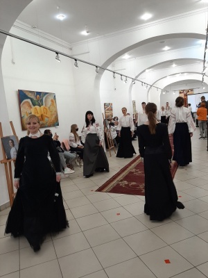Як одягалися відомі українці: у Чернівцях представили їхні вишиванки - фото