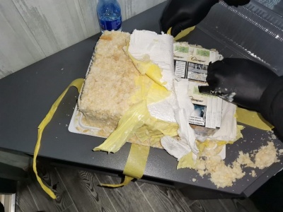 Похорон 6-річної буковинки та контрабандні цигарки всередині торта: головні новини 14 травня