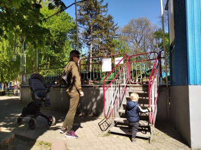 У парку Чернівців триває набір на роботу операторів атракціонів – фото