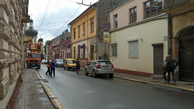 У центрі Чернівців через обрив мережі зупинились тролейбуси – фото