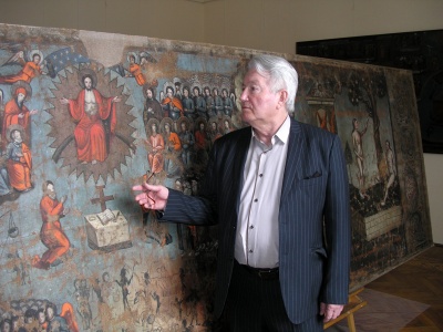 Художник-реставратор з Чернівців відновлює старовинну 4-метрову картину «Страшний суд» – фото