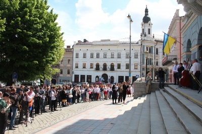 У Чернівцях відкрили  Всесвітній день вишиванки - фото