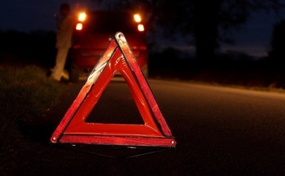 Нічна ДТП у Чернівцях: водій з ознаками сп’яніння врізався автівкою в гараж
