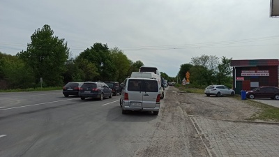 Кілометрові затори: на дорозі на Буковині через ремонт дороги ускладнений рух - фото