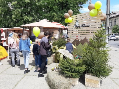 У Чернівцях запрацював Буковинський туристичний ярмарок - фото