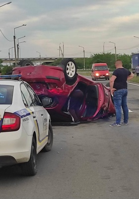 Автівка перевернулася: під Чернівцями – одразу дві ДТП - фото