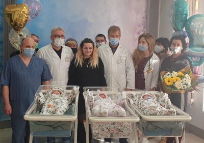 Новий громадський простір та квартира для трійнят. Головні новини  минулої доби