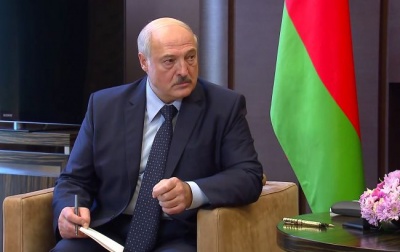 Лукашенко озвучив фейк про українців: «вимолюють шматок хліба, поки олігархи вивозять чорнозем»