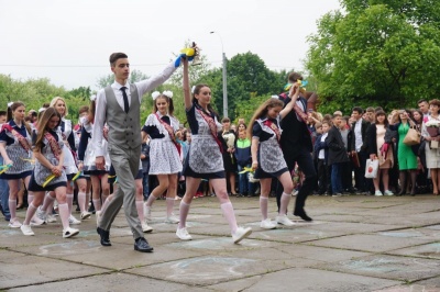 Без гостей та батьків: яким буде свято останнього дзвоника у школах Буковини