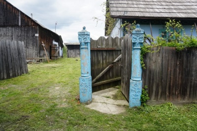 Підозрюваного у жорстокому вбивстві матері двох дітей на Буковині ще шукають