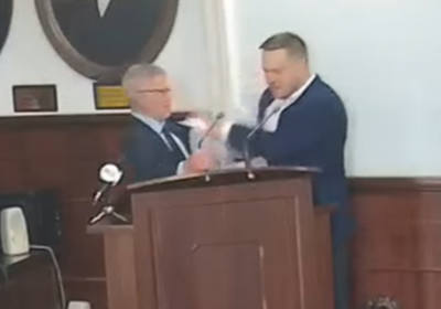 Пристрасті в Чернівецькій міськраді: Бешлей штовхнув Кушнірика біля трибуни – відео