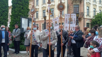 Патріарха Святослава в Чернівцях зустріли під «Червону руту»