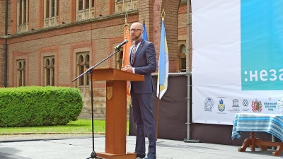 Яценюк закликав владу відзначити Назарія Яремчука