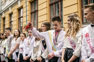 Нові директори шкіл, підвищені тарифи за сміття й сезон ЗНО: які зміни чекають буковинців з 1 червня