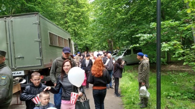 У Чернівцях працівники спецслужб та Служби у справах дітей влаштували свято - фото