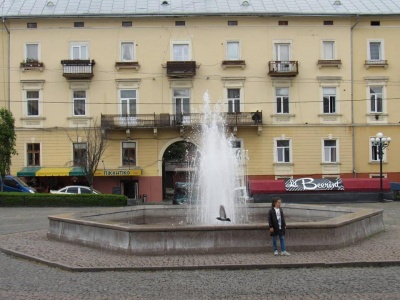 У Чернівцях з початком літа запрацювали фонтани – фото