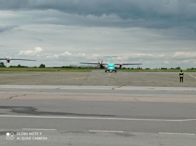 Чернівецький аеропорт прийняв перший новий авіарейс із Києва – фото